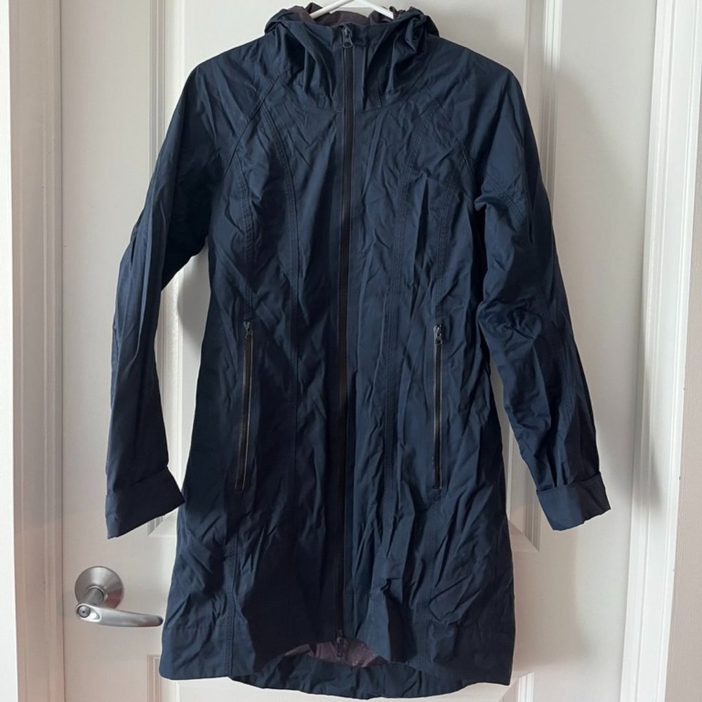 Lululemon Navy Rain Rebel Jacket Size 4